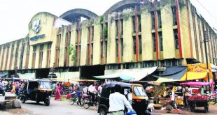 नागपुरातील कॉटन मार्केटमध्ये रेल्वे पुलाखालून वाहतूक बंद
