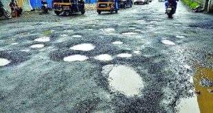 खूप झाले उत्सव, महोत्सव : आता रस्त्यांच्या दुरुस्तीकडे लक्ष द्या!